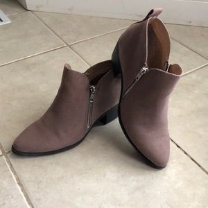 American Eagle women’s Suede bootie